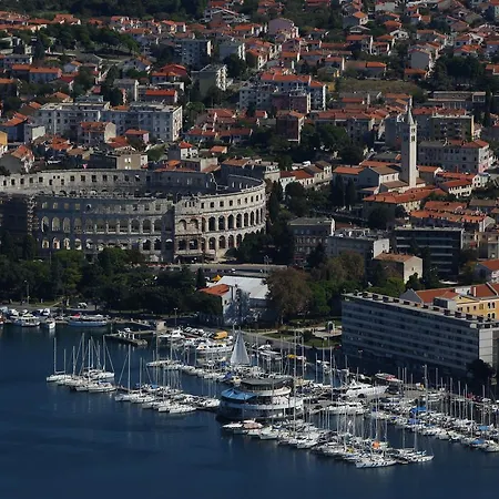 ゲストハウス Zimmer F1 3*